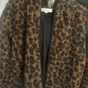 Lou & Grey LOFT Leopard Sherpa zip Up Jacket
